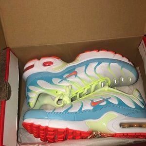 Never wore, it was too late to return them.